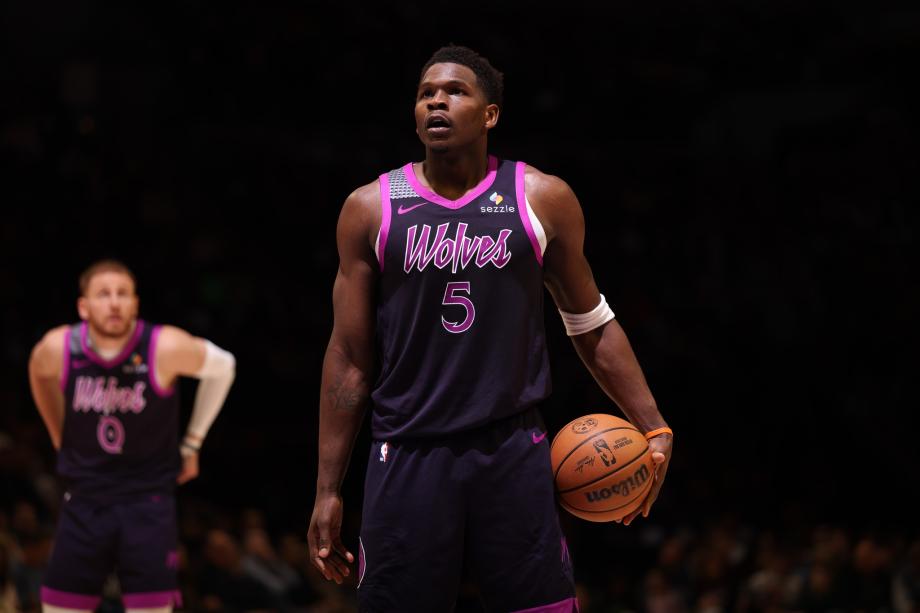 hth网址-爱德华兹40分戈贝尔22+17 森林狼送独行侠十连败